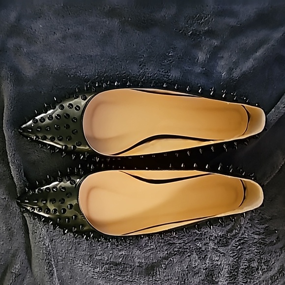 Black Rivet Flats - Picture 3 of 3